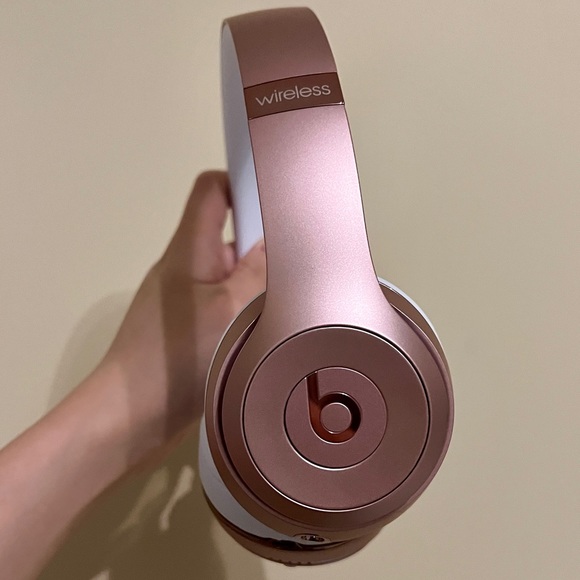 Beats Solo 3 Wireless Headphones 🎧 - Picture 3 of 3
